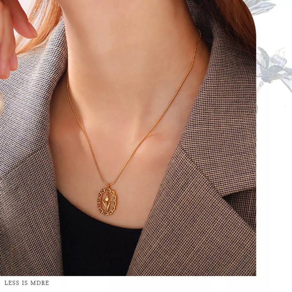 18K Gold-Plated Stainless Steel Flower Pendant Necklace