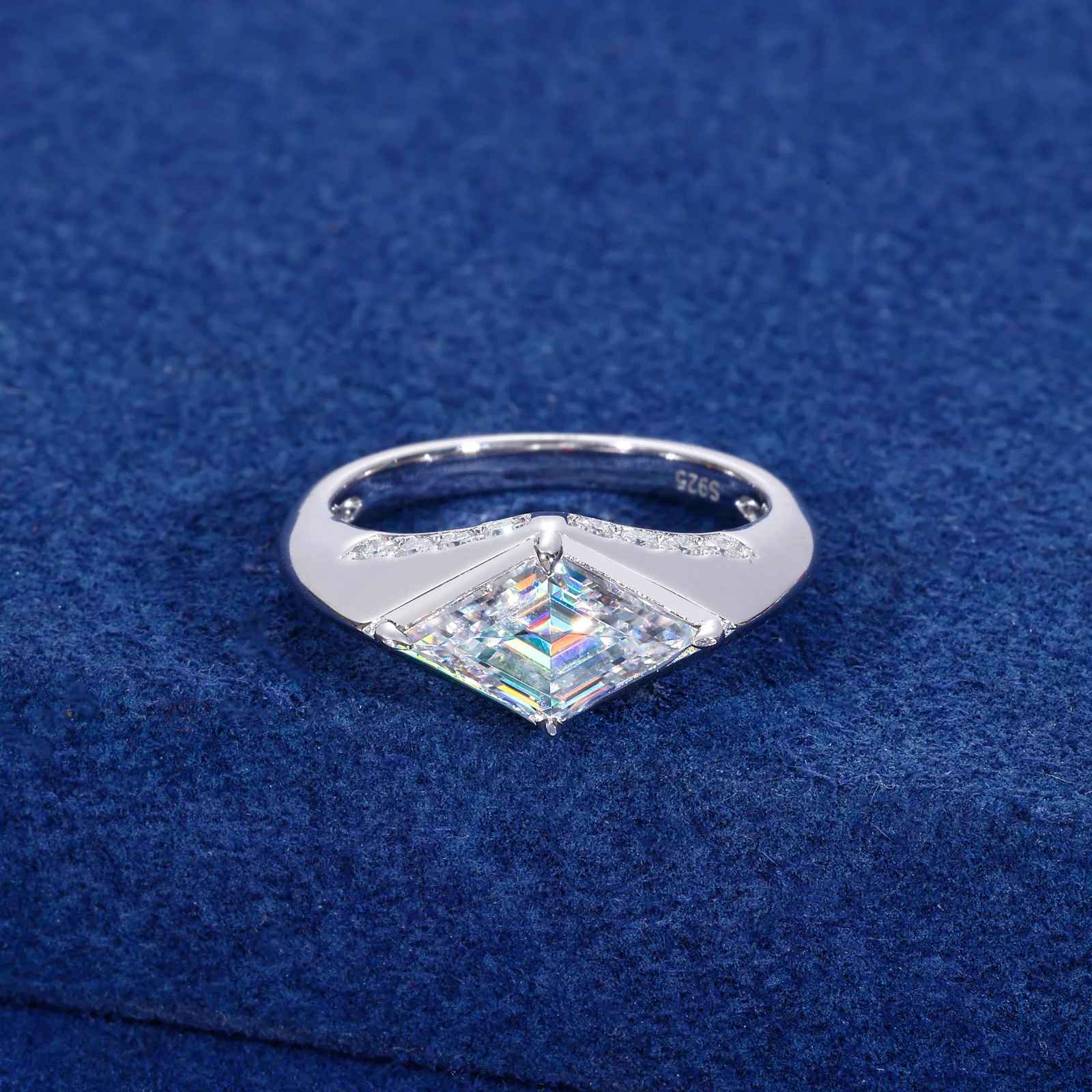 Lumière Rhombus 3.5CT Moissanite Engagement Ring Gold