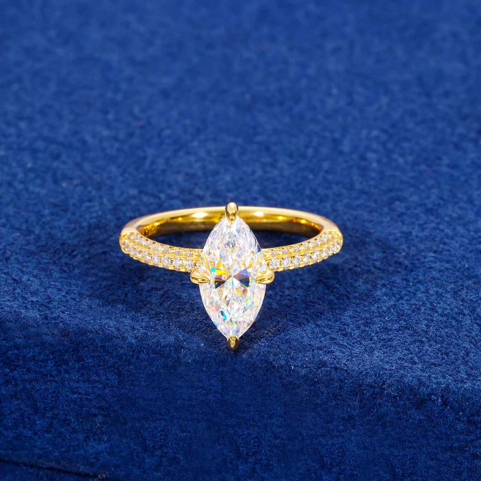 Étoile Marquise VVS Engagement Ring