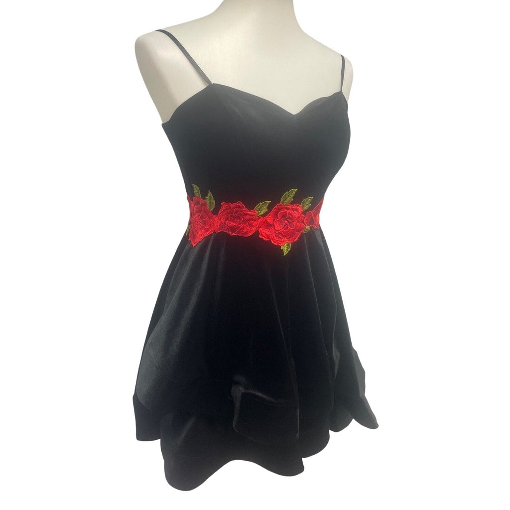 New B Darlin Juniors Size 5/6 Spaghetti Strap Embroidered Rose Belt Dress