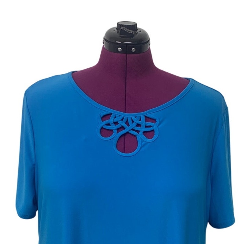 Avenue Womens Size 22/24 PolySpandex Short Sleeve Blue Key Hole Flowy Blouse