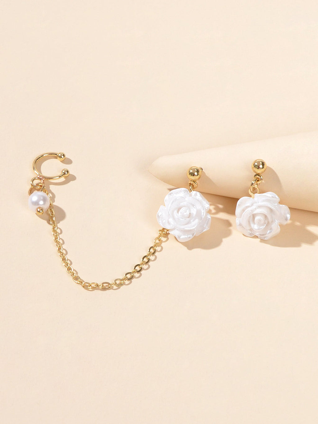 Asymmetric Gold Chain White Flower Stud Earrings Ear Cuff Cartilage