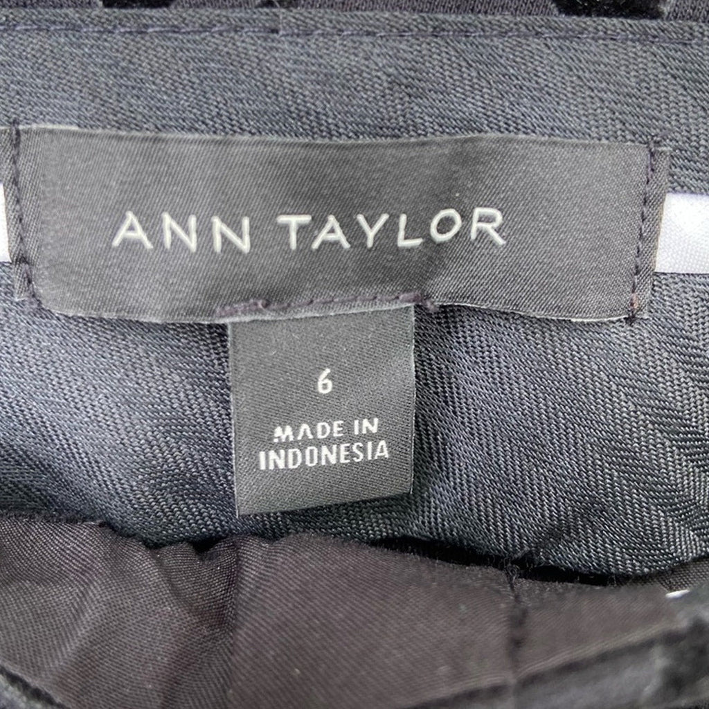 Ann Taylor Size 6 Black Flocked Rayon Blend Velour Cheetah Print Tapered Pants