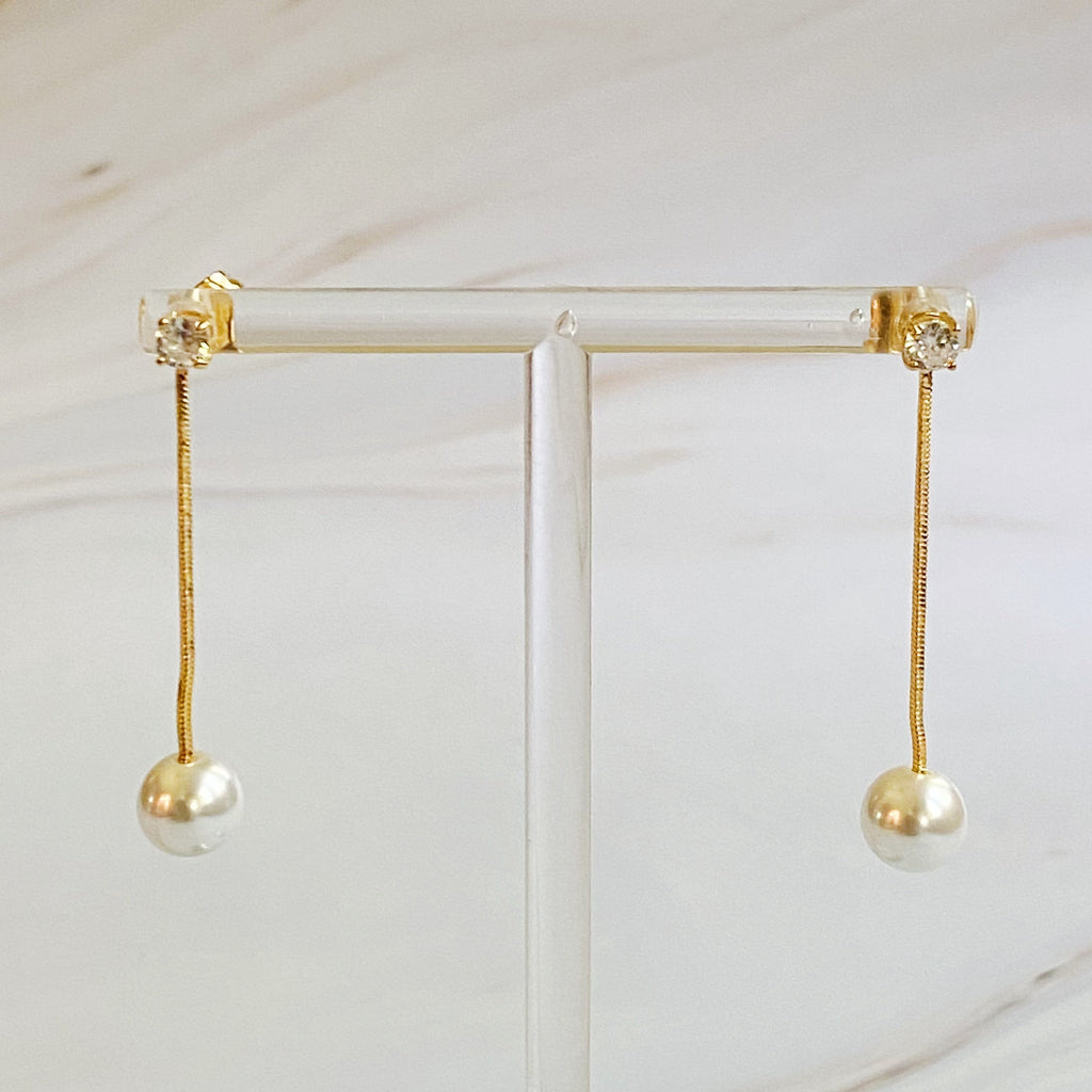 Dangling Pearl Earring