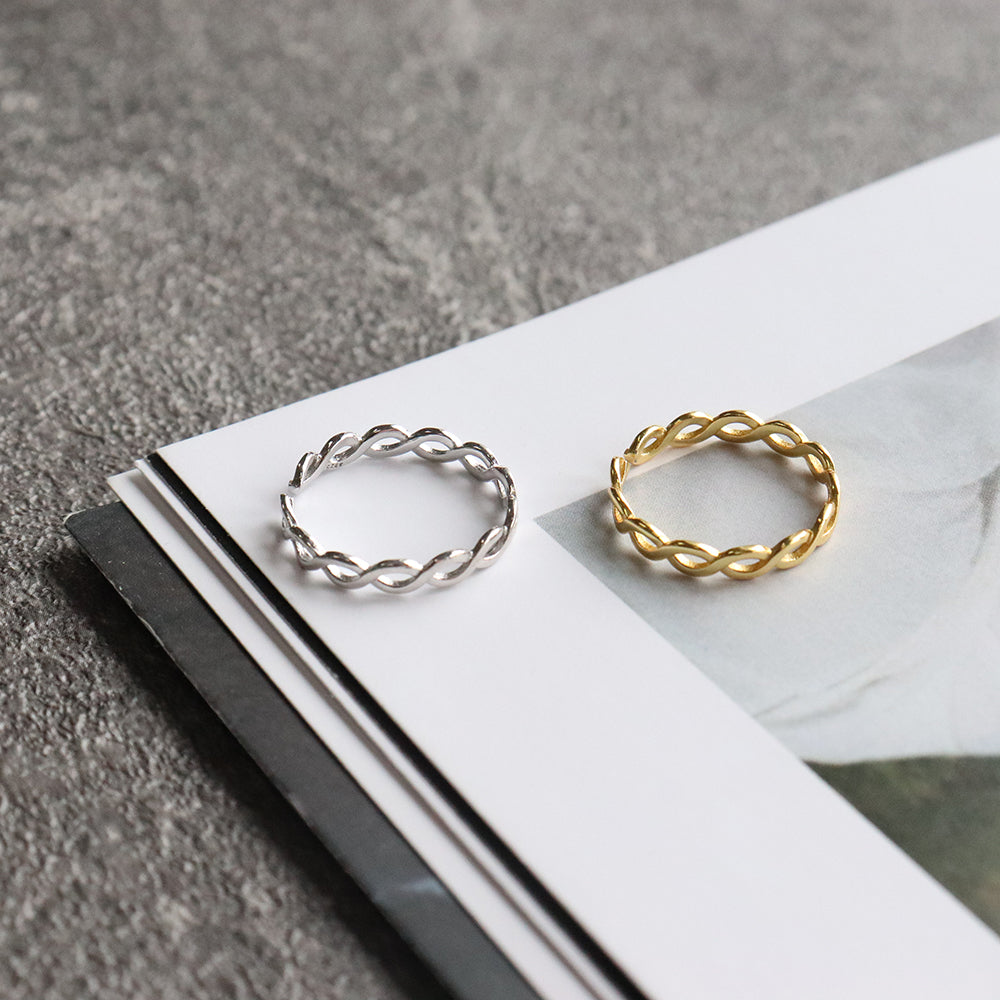 LA DNA CHARM RING