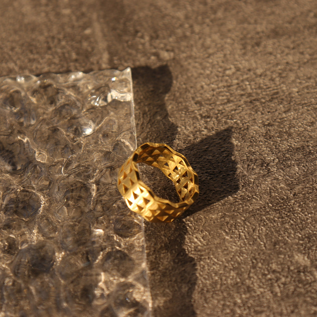RADELLE TRAVER RING