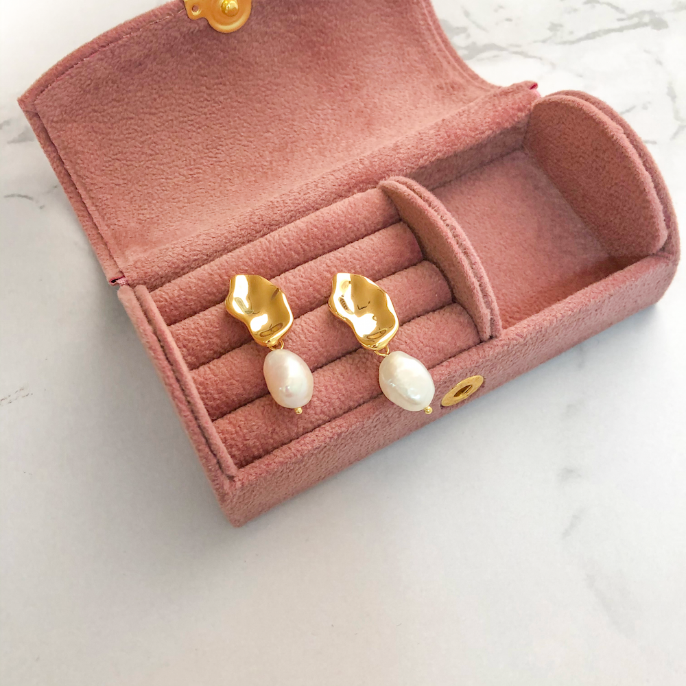 CLAIRE PEARL EARRINGS