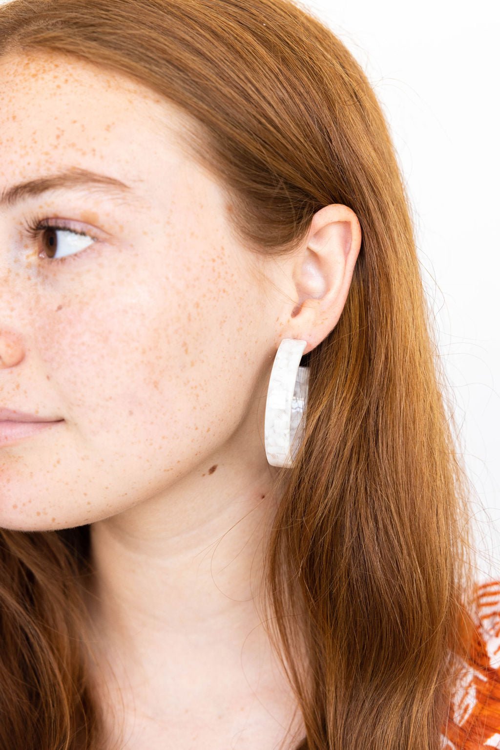 Ashley Medium Hoop Earrings - White Shell