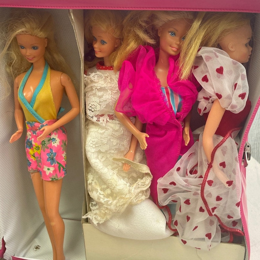 Vintage 1966 Mattel Barbie 1977 Fashion Doll Vinyl Travel Case Clothing Outfits