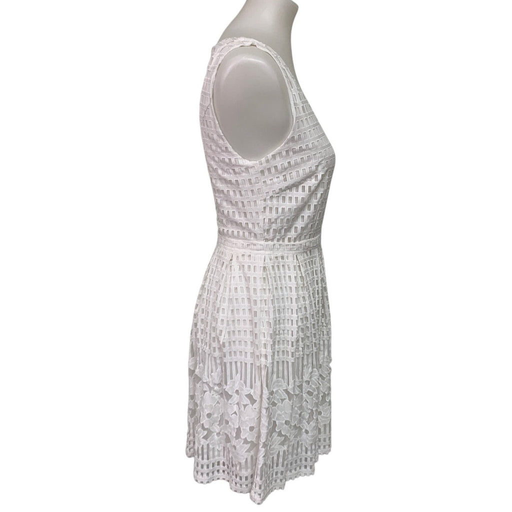 Everly Womens Medium White Sleeveless V-Neck Lace Back Zip Fit n Flare Dress