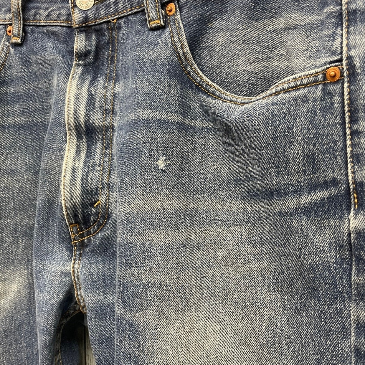 Levis 505 Mens 38W 34L Distressed 100% Cotton Classic Fit Denim Blue Jeans
