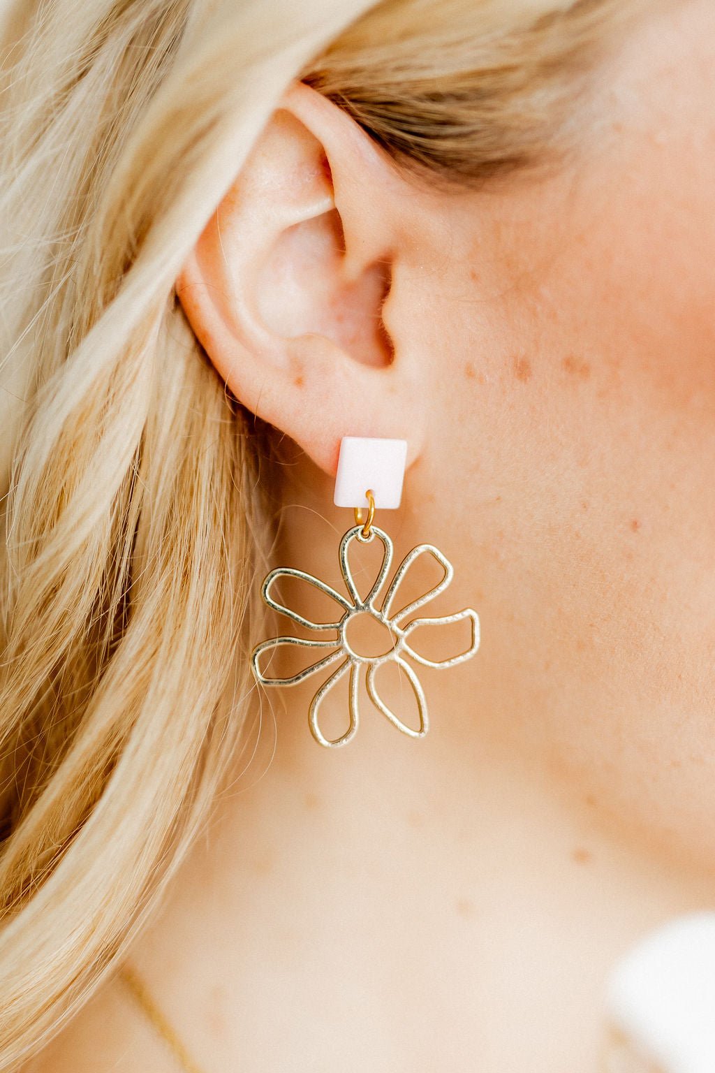 Daisy Statement Earrings - Pink