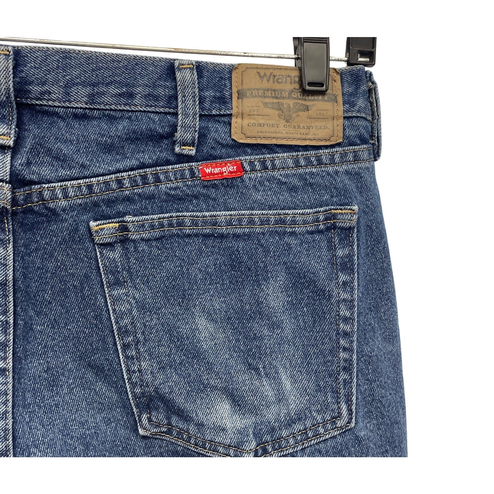 Wrangler Mens 36 X 32 100% Cotton Relaxed Fit Med Wash Denim Blue Jeans