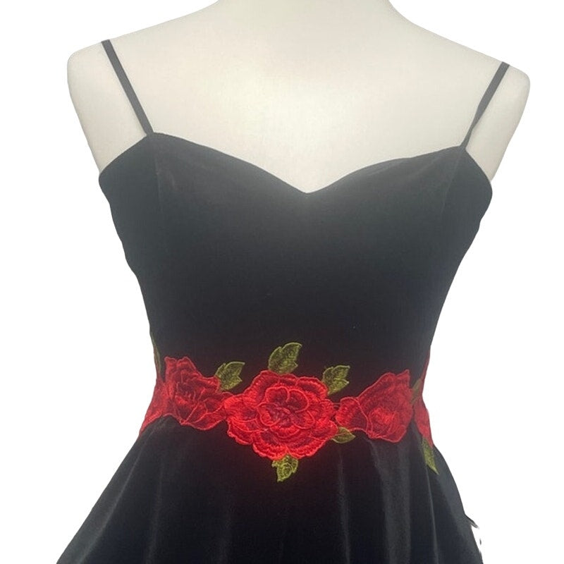 New B Darlin Juniors Size 5/6 Spaghetti Strap Embroidered Rose Belt Dress