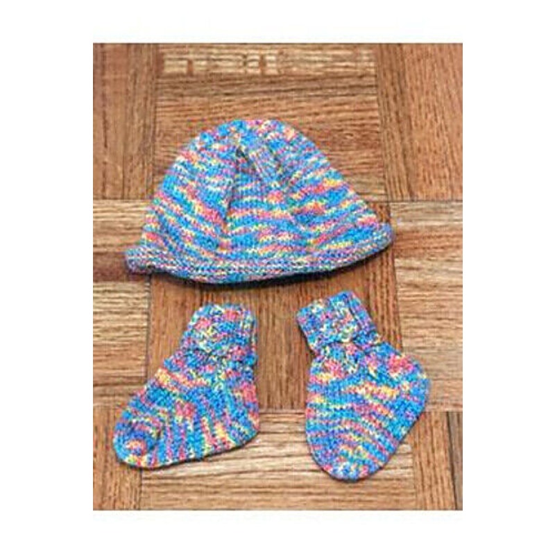New JoAnne Turcotte Plymouth Yarn S082 Baby Socks and Hat Knitting Pattern